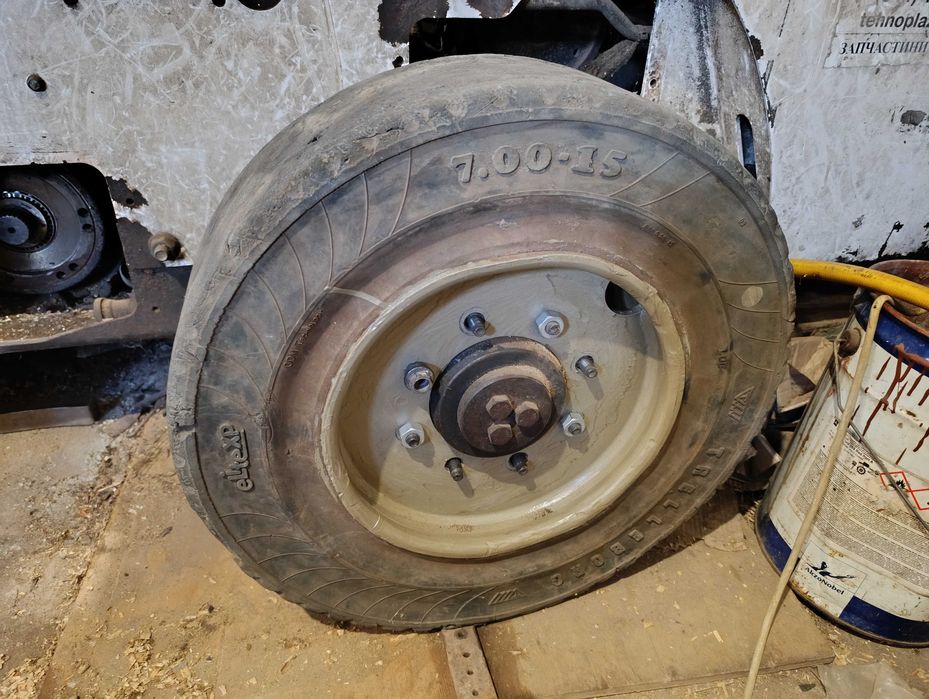 Колесо цельнолитое с диском, для вилочного мини погрузчика Bobcat
