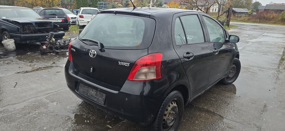 Zderzak  lampa maska klapa 209 Toyota Yaris II silnik 1,3 części