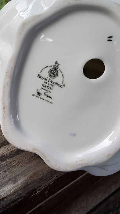 Порцелянова красуня Royal Doulton. Kathy.
Ручної роботи, ручний розпи
