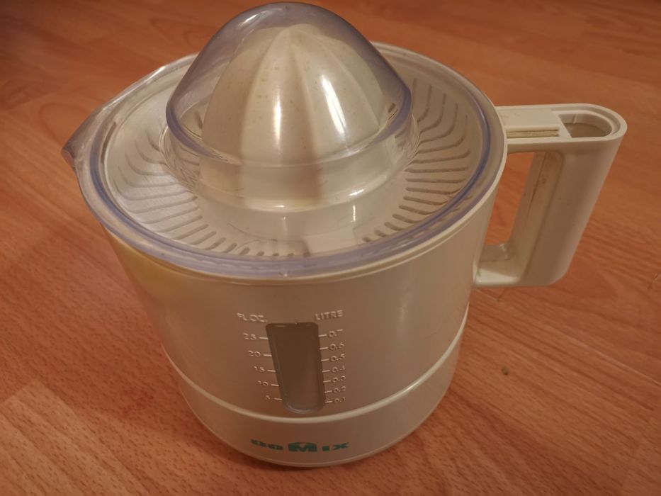 Elektryczna wyciskarka do cytrusów dwa rozmiary 0,7l