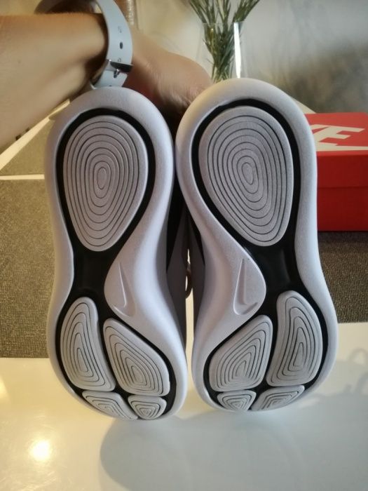 Nowe Buty Nike Lunarcharge