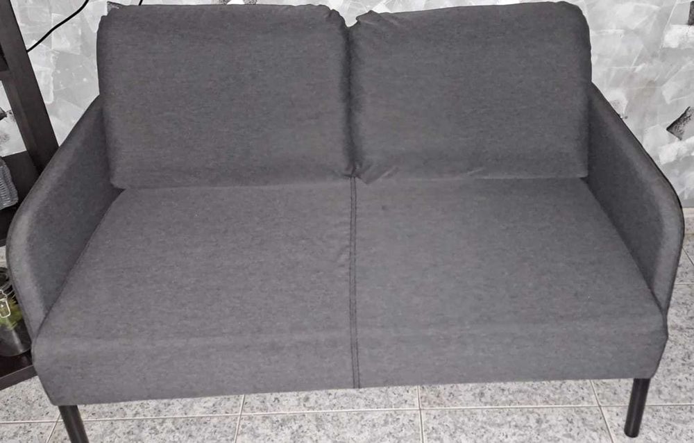 Sofá Compacto 2 Lugares | Cinza Moderno - Perfeito para o seu Espaço!