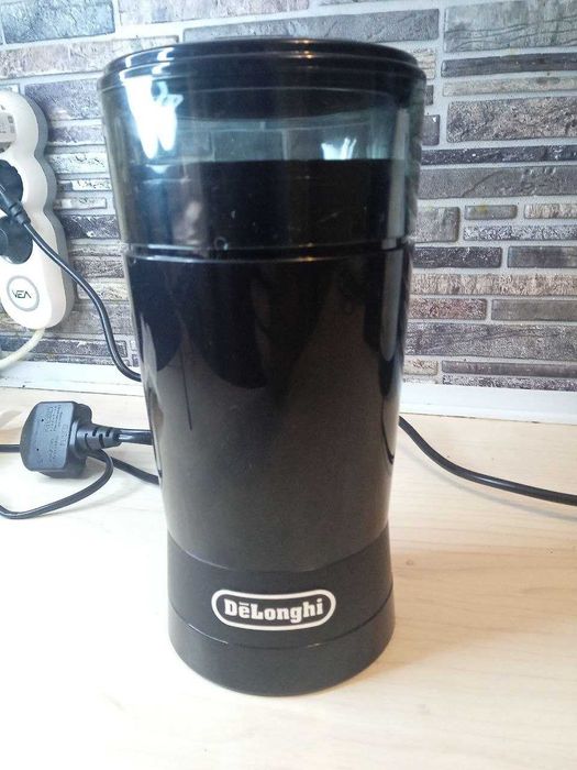 Кавомолка Delonghi kg 200. Нова