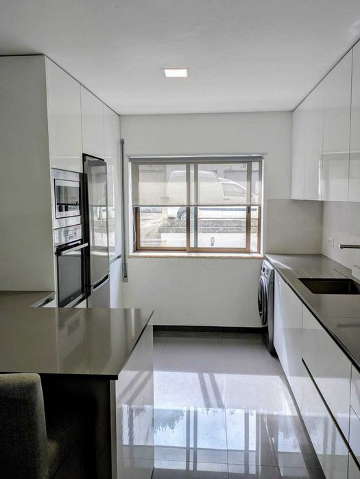 Apartamento T2 de 80m2 e garagem fechada em Coimbra