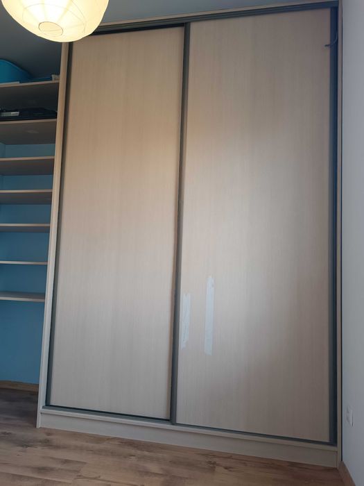 Szafa w zabudowie, przesuwna – za darmo