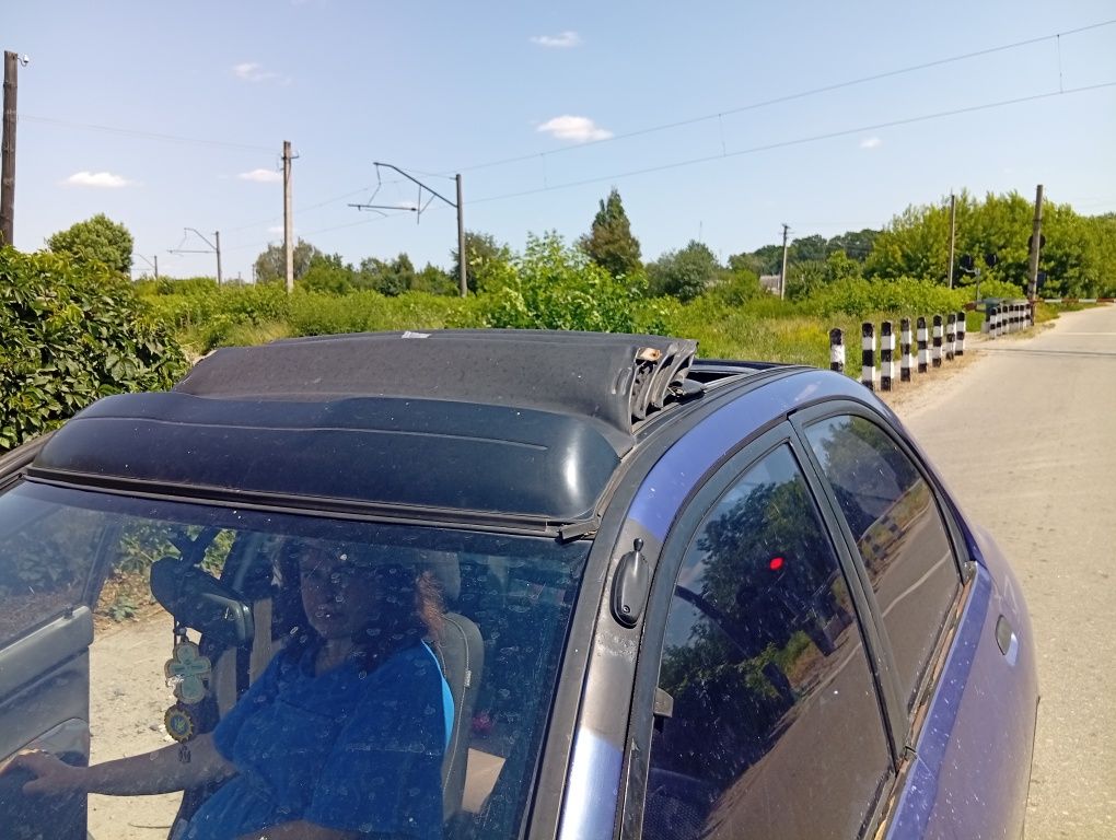 Мазда 121 кабріолет