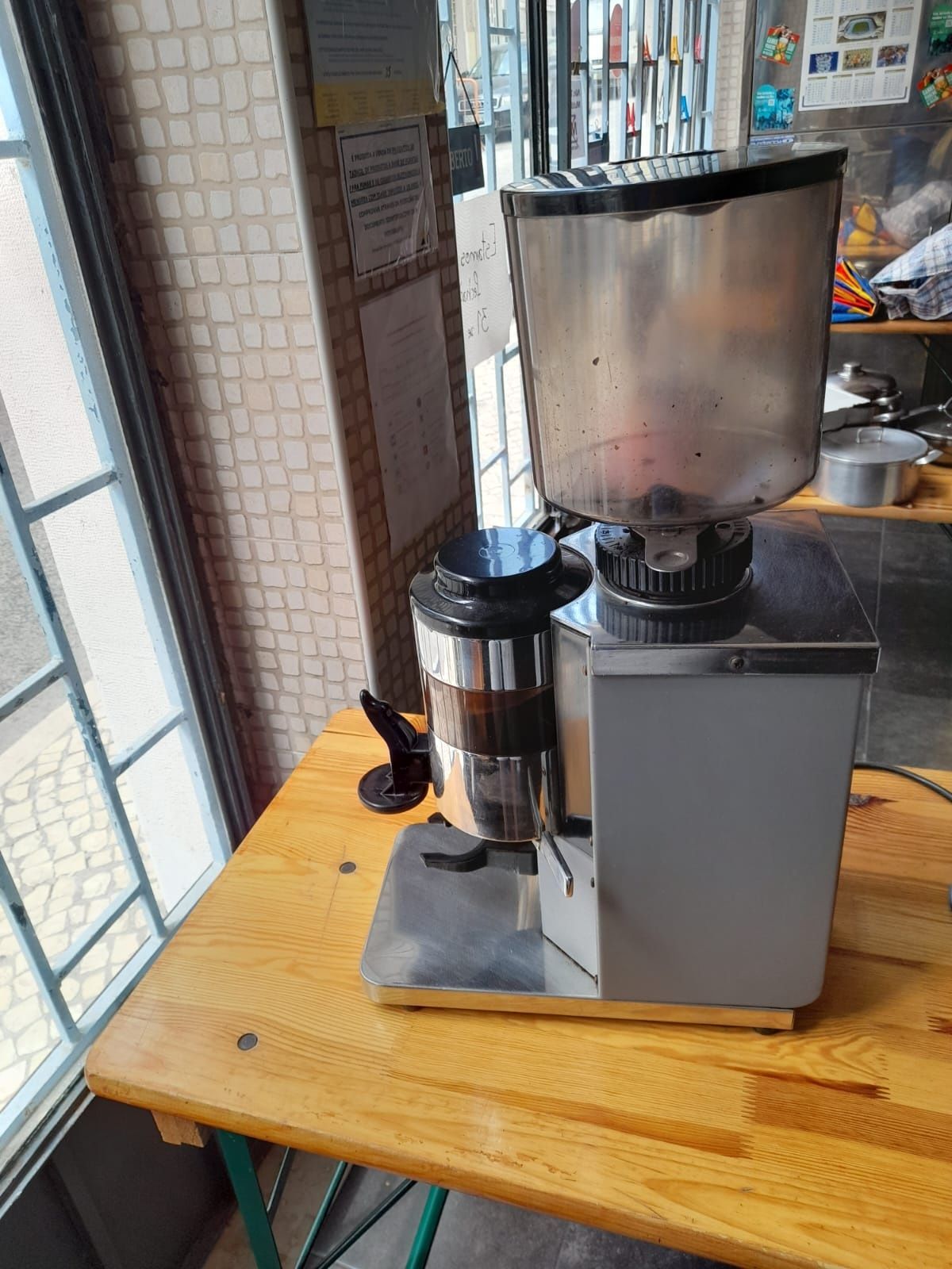 Moinho de café em ótimo estado