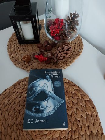 Książka E. L. James "Ciemniejsza strona Greya" erotyk bestseller