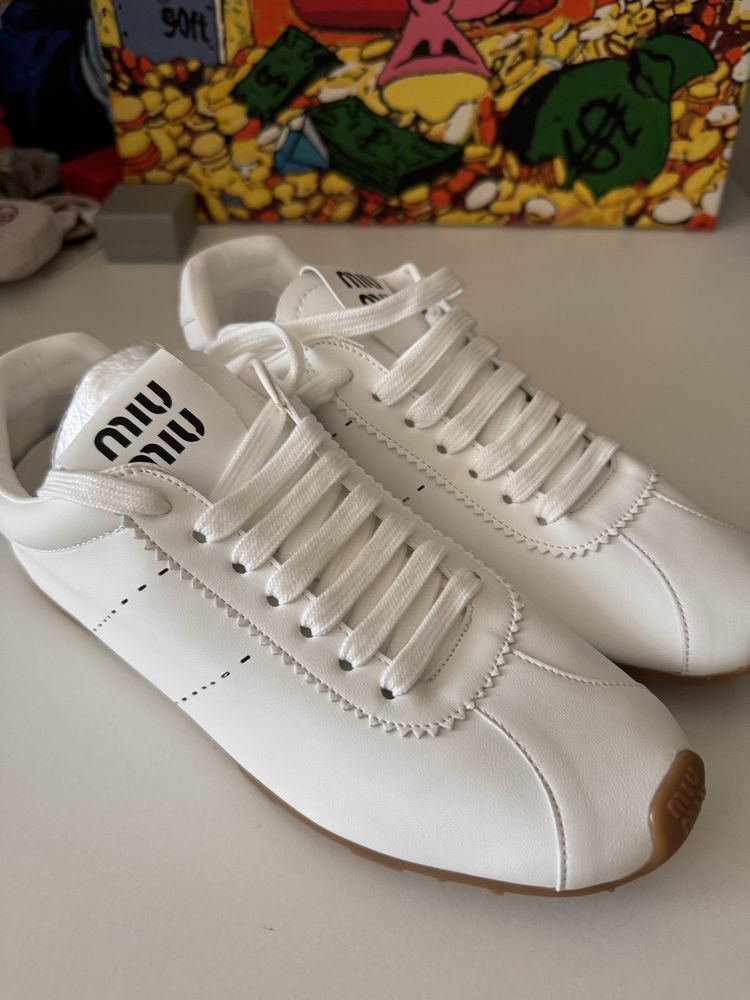 Кросівки в стилі miu miu