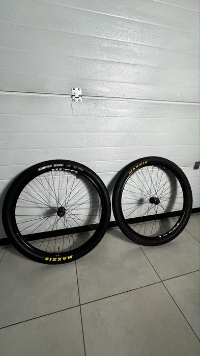 Par de rodas BTT 27,5” com pneus Maxxis