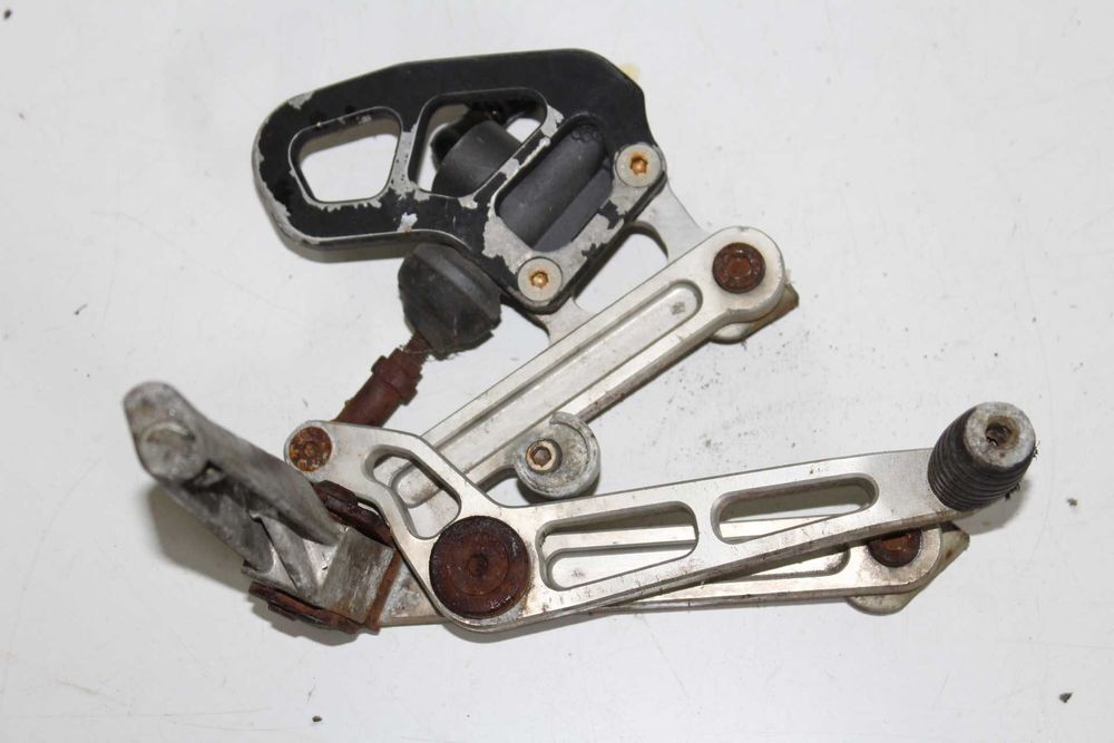 PEUGEOT XR6 set peg mocowanie podnóżek pompa tył