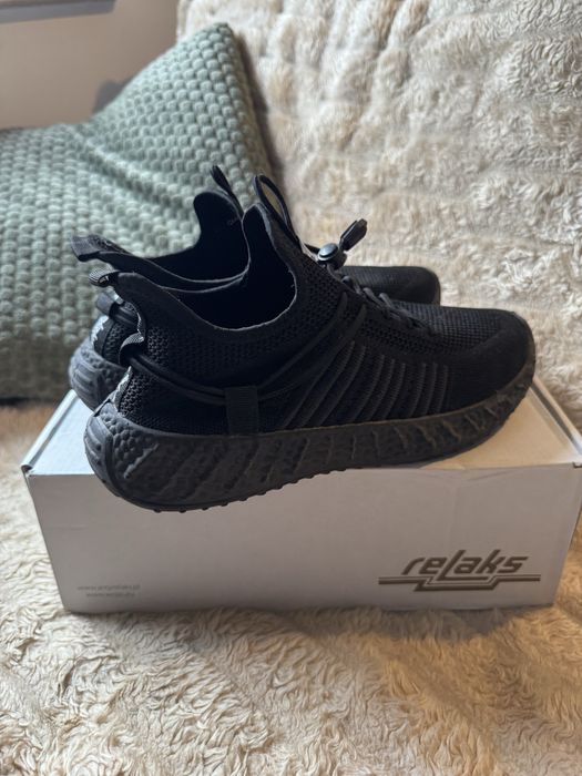 Czarne sneakersy siateczkowe Relaks Wojas 41