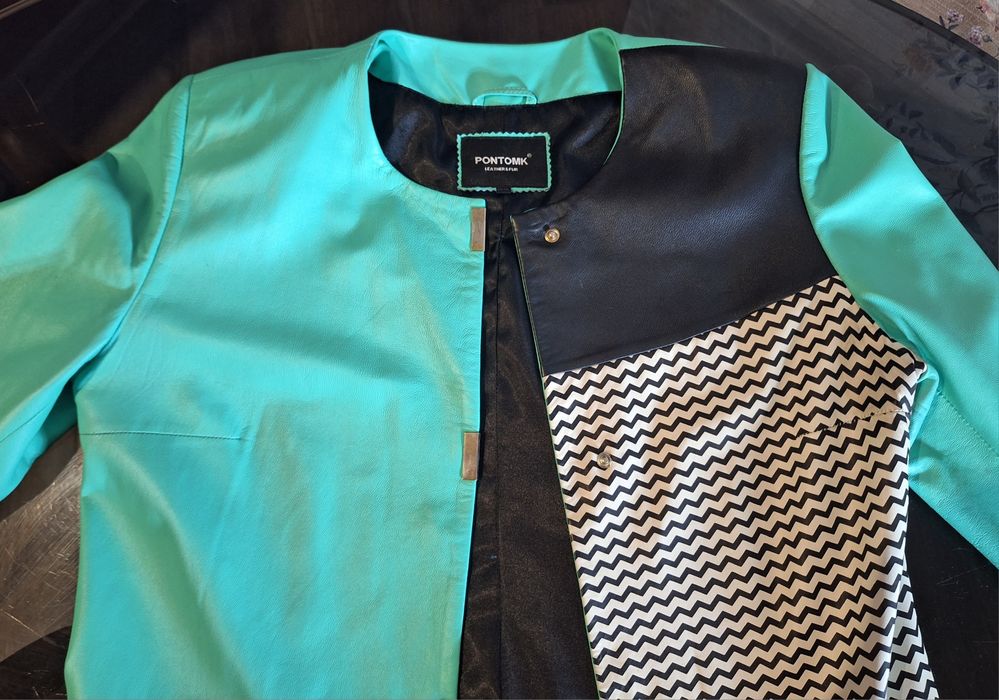 Шкіряний сюртук PONTOMK кольору ніжної м'яти з орнаментом