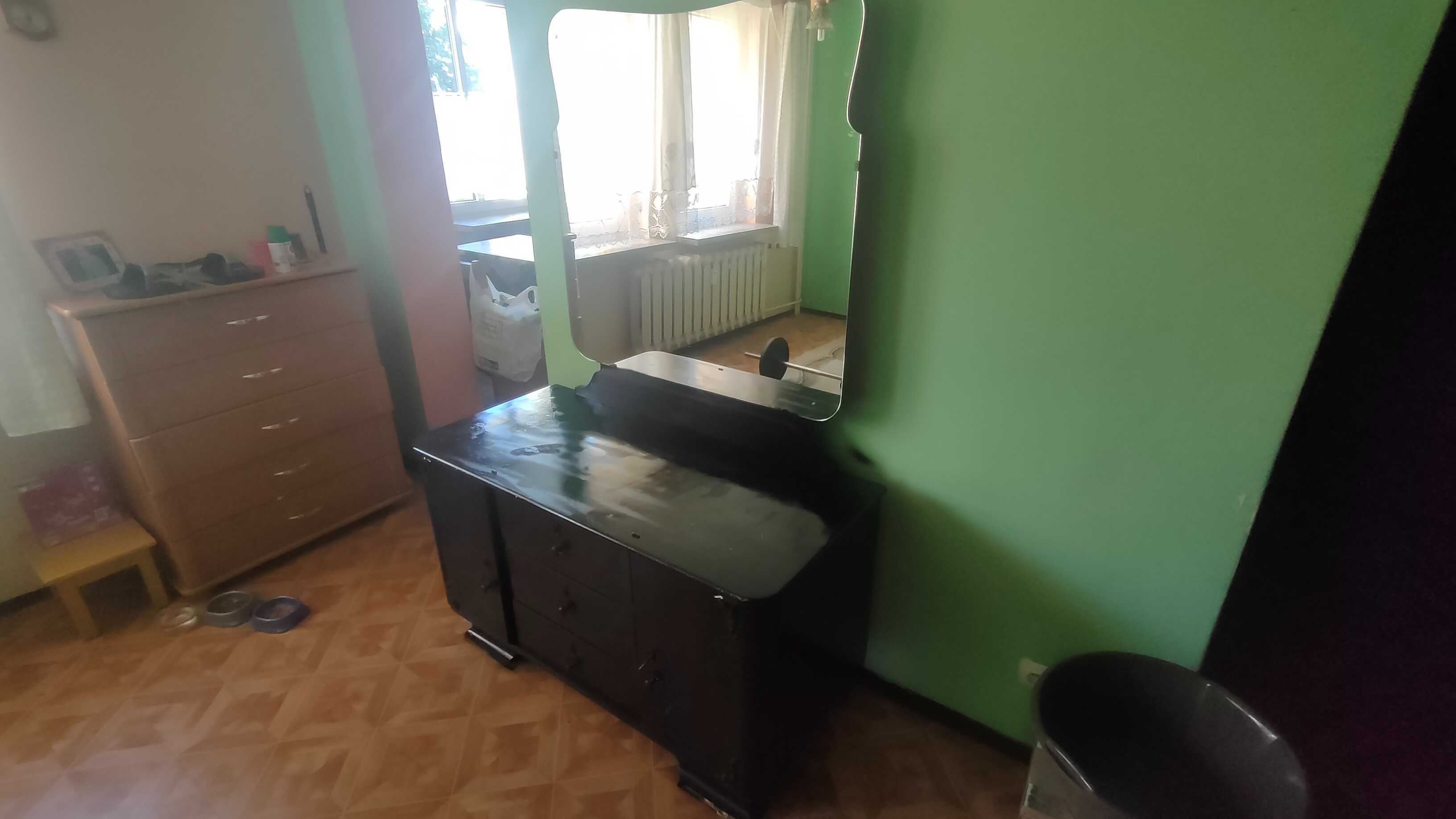 Toaletka z lustrem