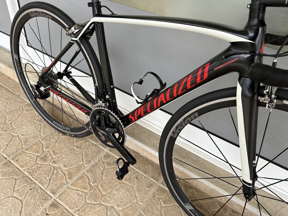 Bicicleta de estrada Specialized em carbono