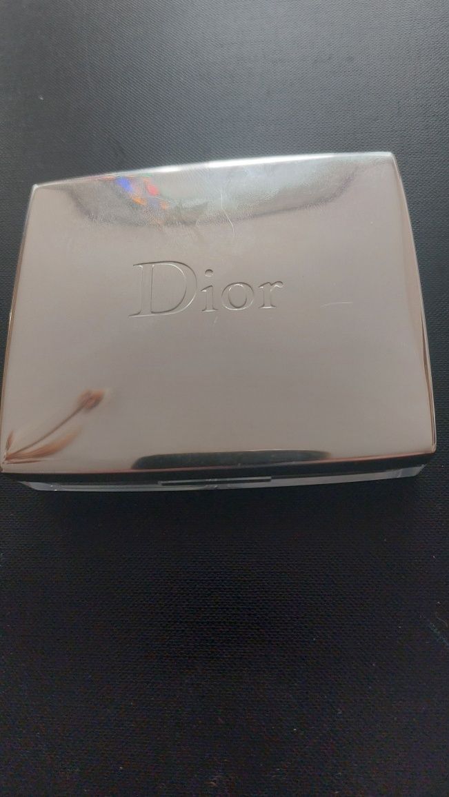 DIOR róż w kompakcie z lusterkiem i pedzelkiem