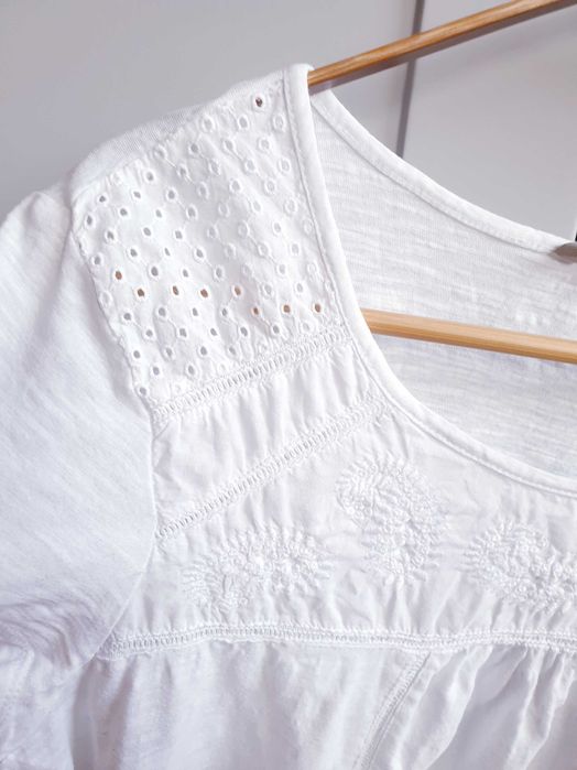 Biała haftowana koszulka t-shirt TU 40