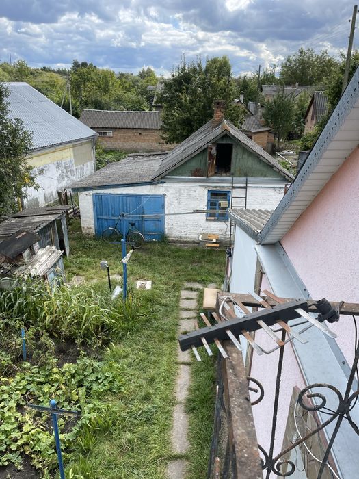 Продається пів будинку в Здолбунові район Автовокзалу