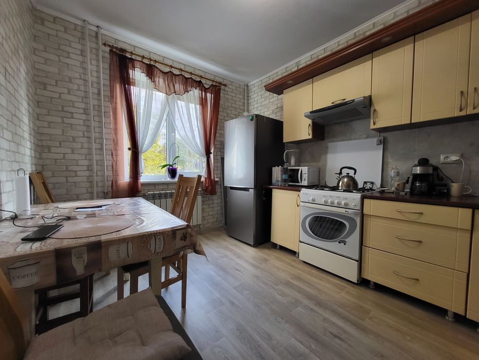 Продам  3 х комн.кв .Хортицкой  / 2 этаж  / квартира с ремонтом