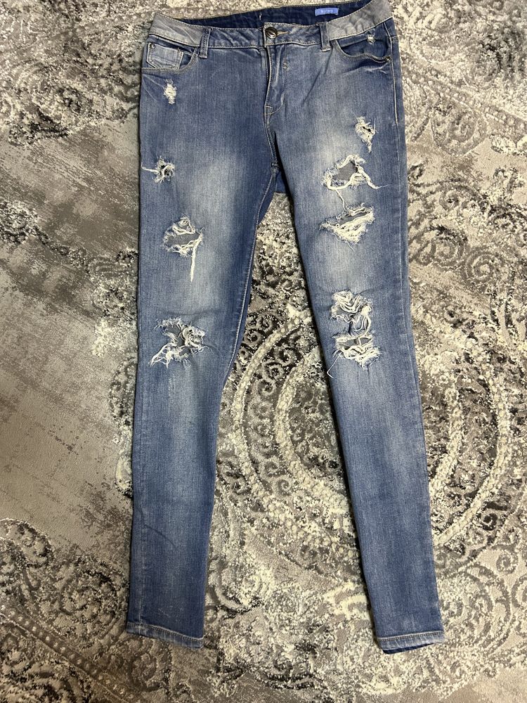 Продам круті жіночі джинси reserved