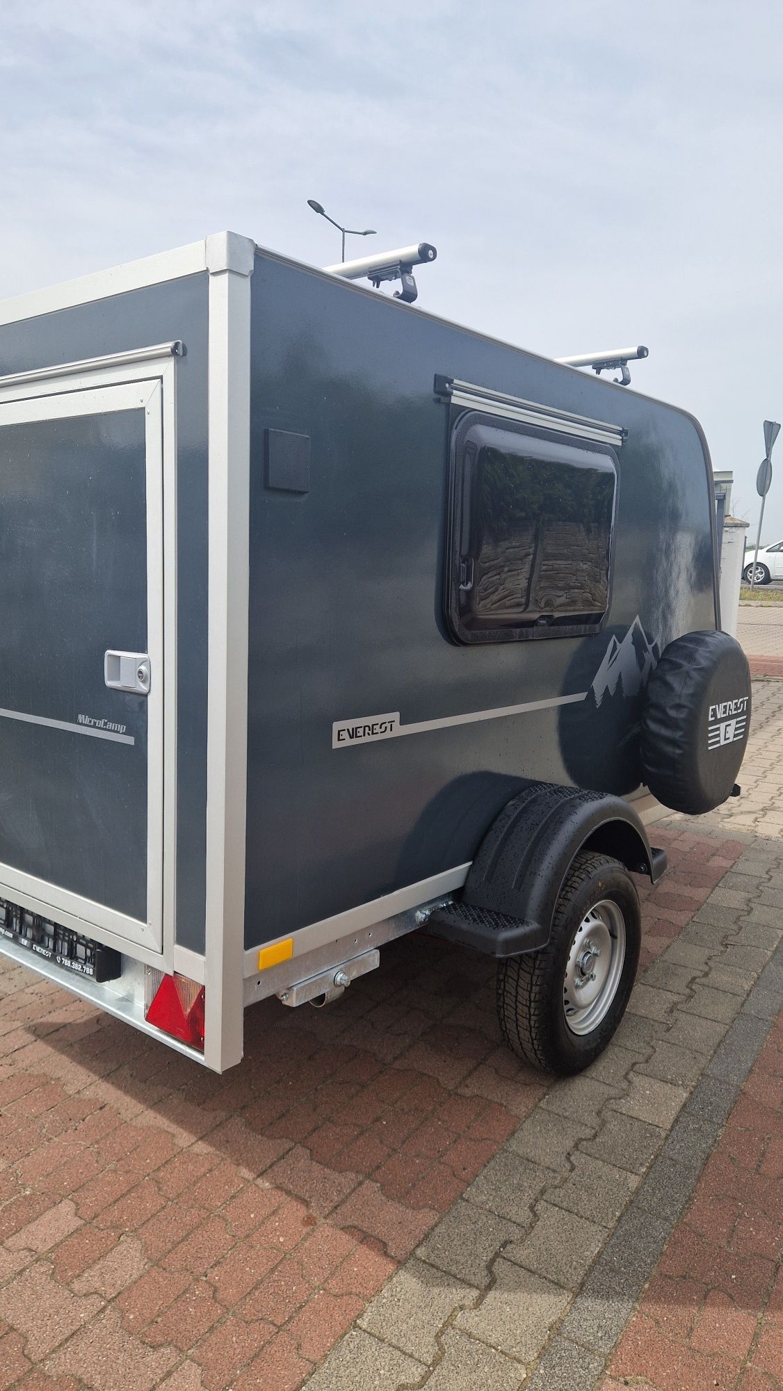 Minikemping Microcamp teardrop mała przyczepa wyprawowa