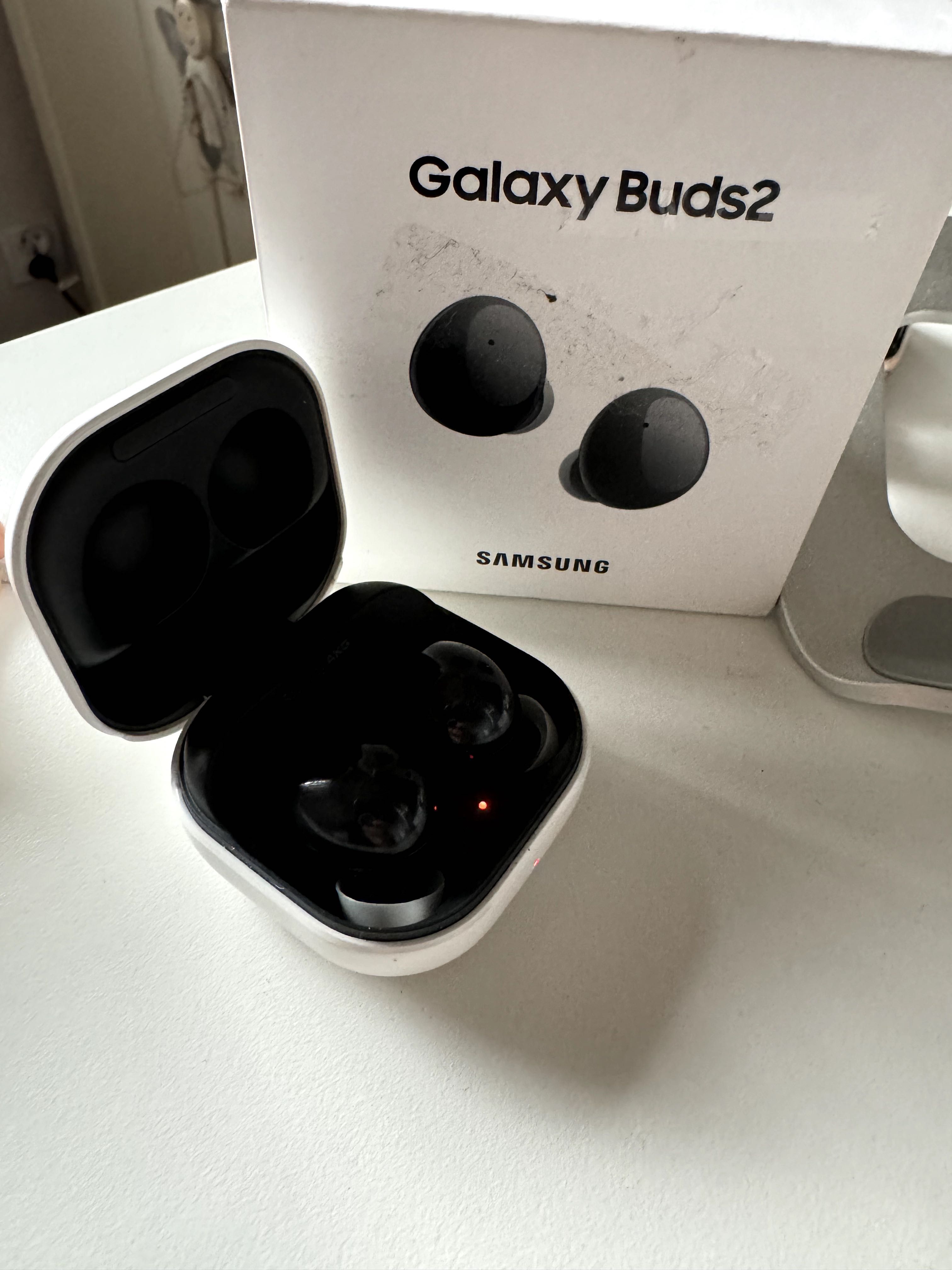 Słuchawki Samsung Buds 2 prawa słuchawka nie łączy się