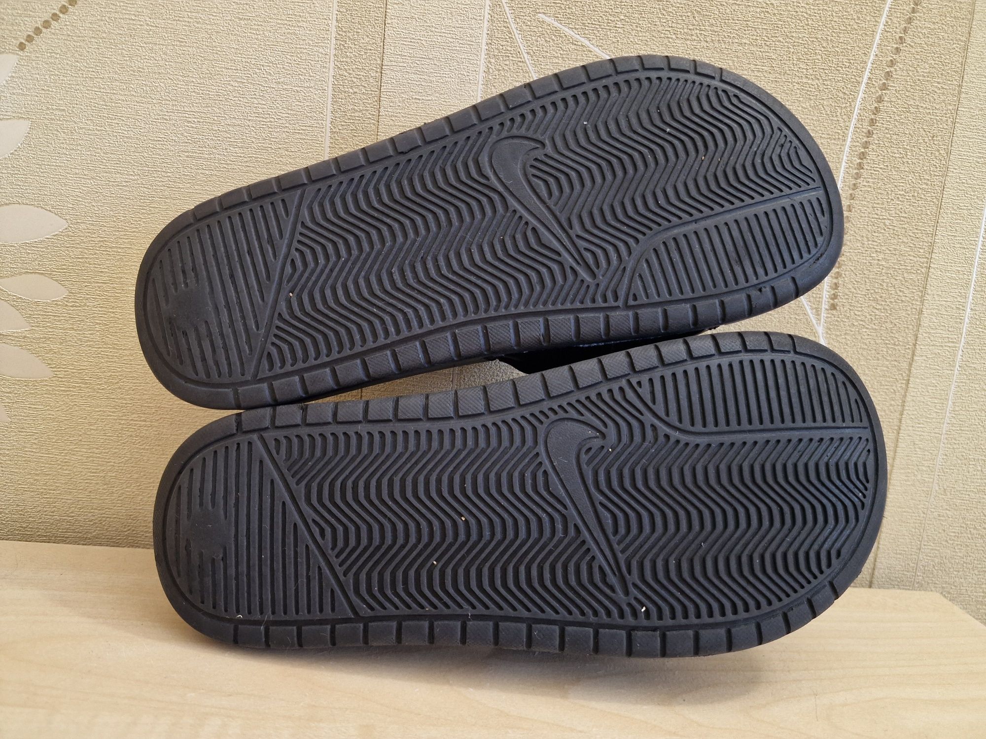 Шльопанці Nike Benassi оригінал розмір 38