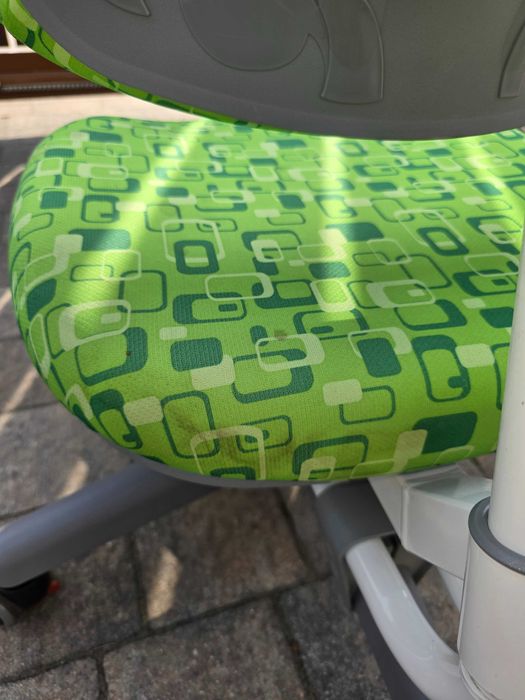 Krzesło ergonomiczne regulowane do biurka dla dziecka