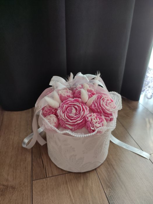 Bukiet świec Flower Box świec sojowych średni biało różowe piwonie