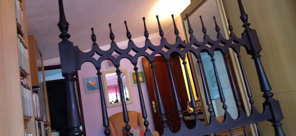 Cama de casal vintage mogno com estrado