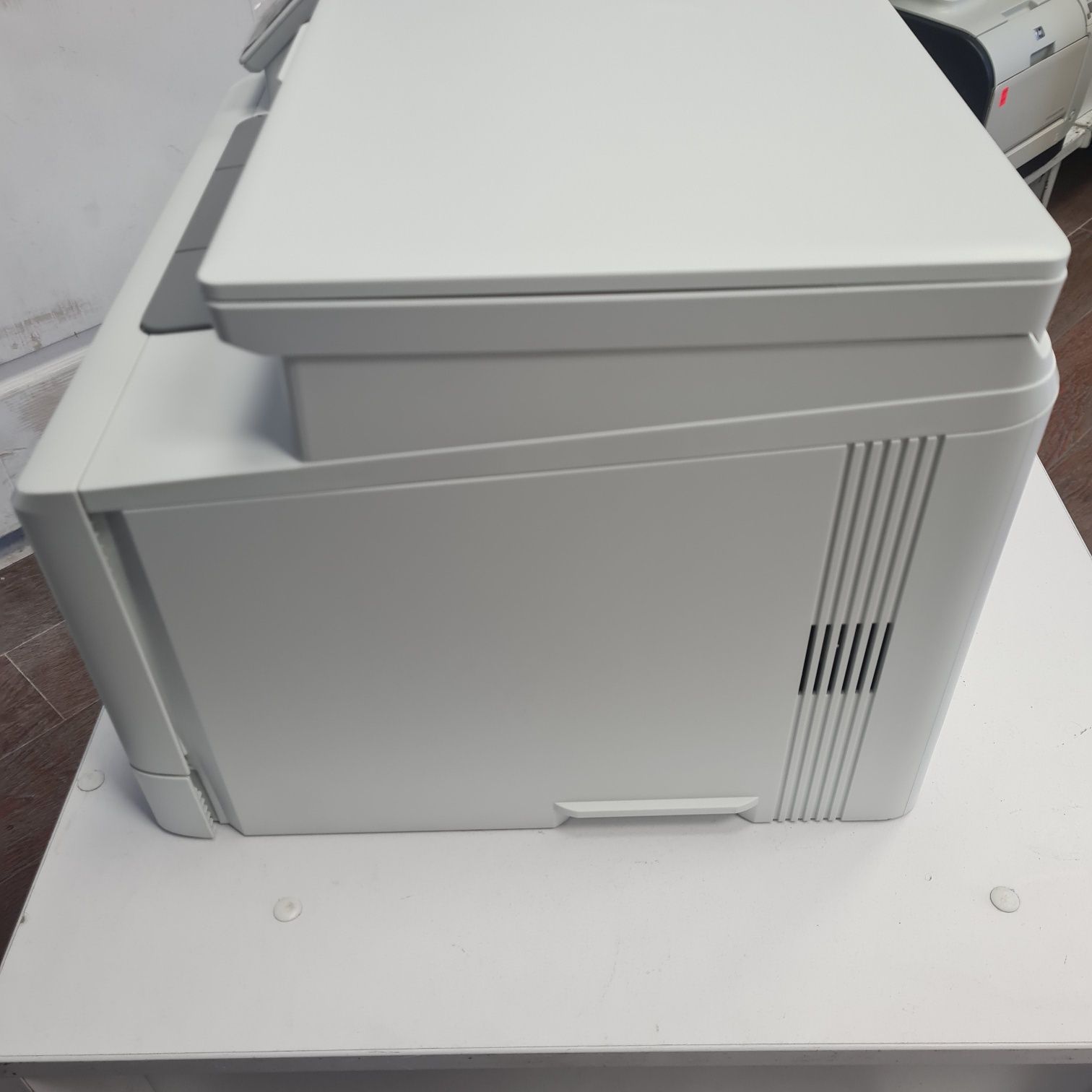 Багатофункціональний принтер HP Color LaserJet Pro M182n (7KW54A)