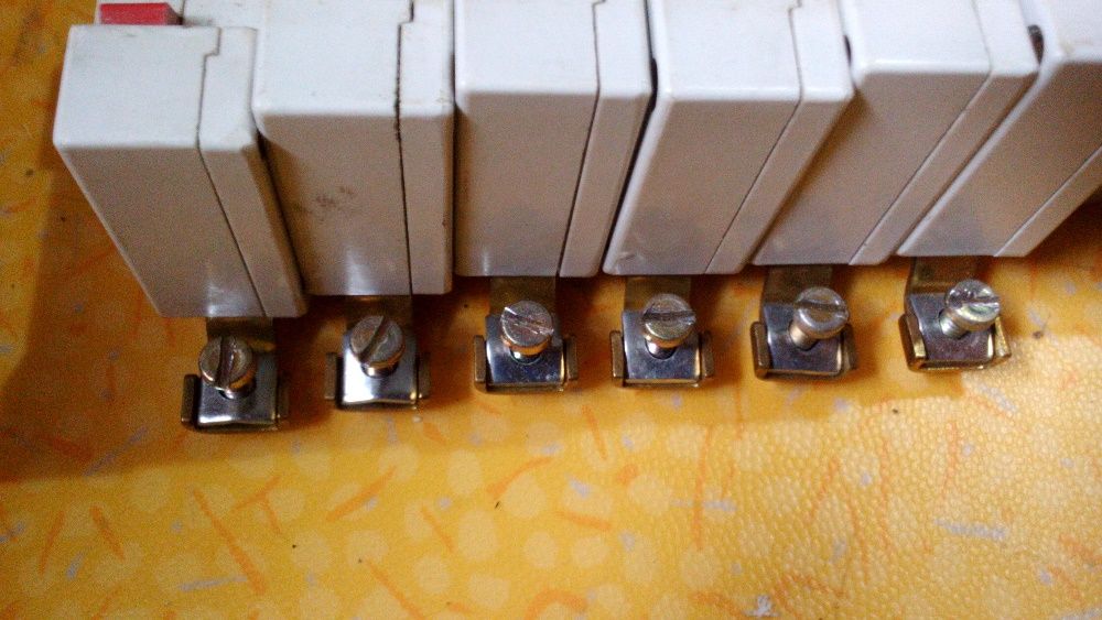 Fechadura com chave triangular para caixa contador, disjuntores Gardix