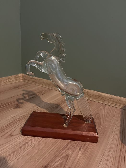 Szklana statuetkę konia – ok. 40 cm wysokości