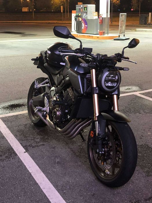 Honda CB650R 2023 35KW (Deslimitada)