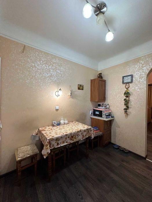 ТРИКІМНАТНА, район СК «Дніпровець»