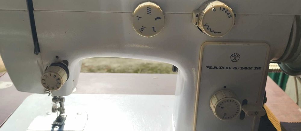 Швейна машинка Чайка 142м
