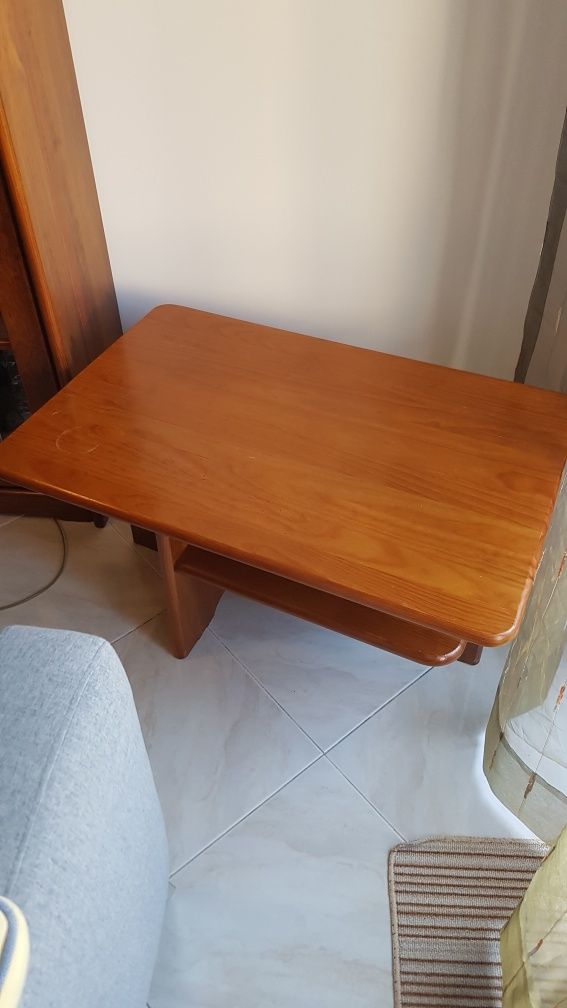 Vendo mesa apoio em pinho tratado cor mel da marca Cerne, original