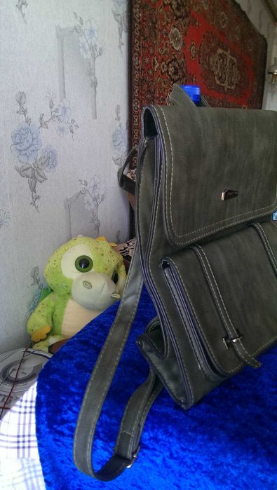 Портфель хорошего качества в прекрасном состоянии