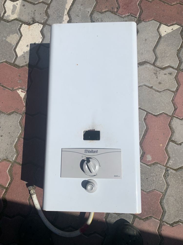 Продам газовую колонку vaillant