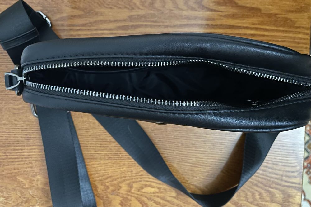 Продам чоловічу сумку через плече