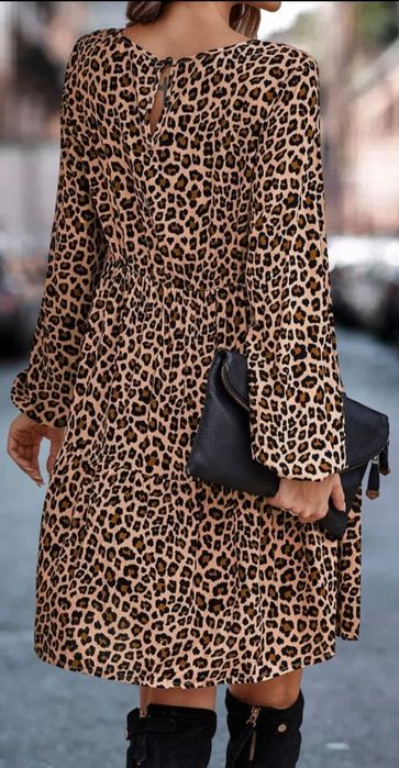 Luźna sukienka w panterke M