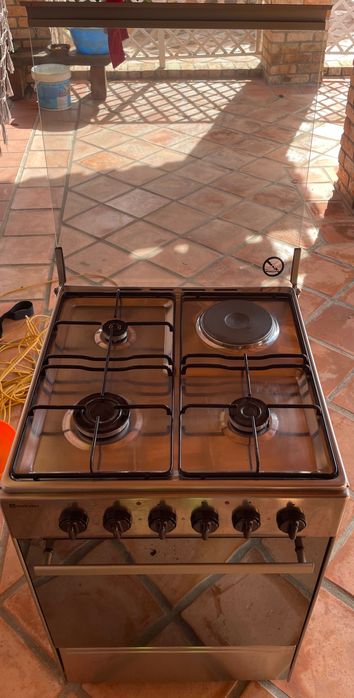 Fogão + forno (gás + Eletricidade) marca Meireles, 4 fontes de calor