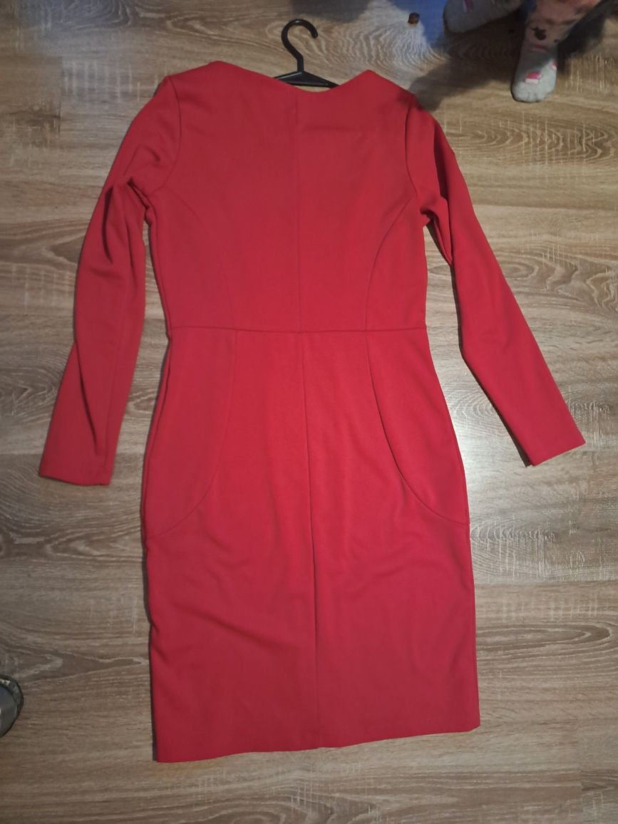 Czerwona sukienka ołówkowa Reserved M