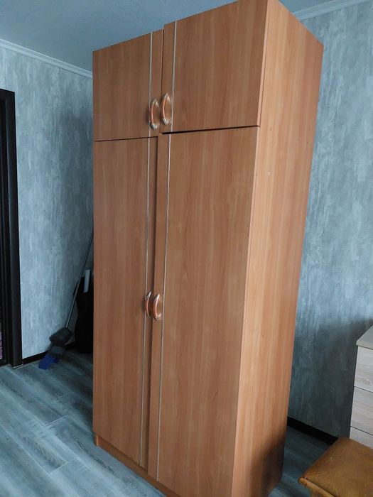 Дводверний шкаф з андресолями