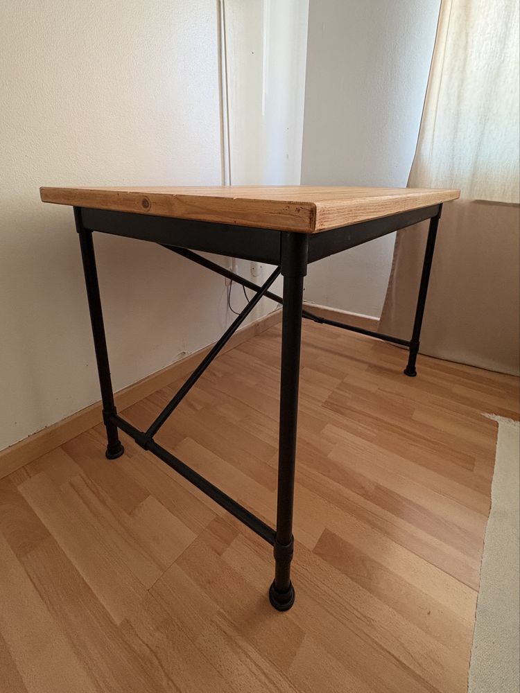 Mesa/ Secretária em Pinho e Aço
