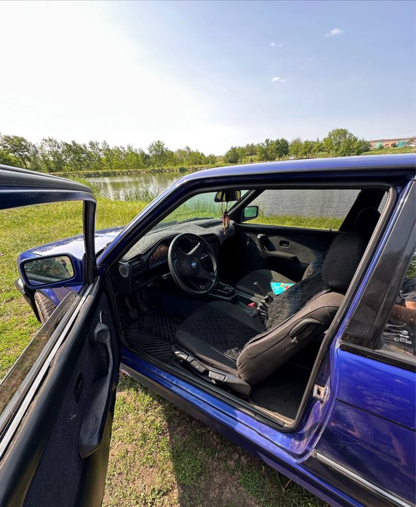 Продам машину автомобиль BMW E30 бмв е30 беха