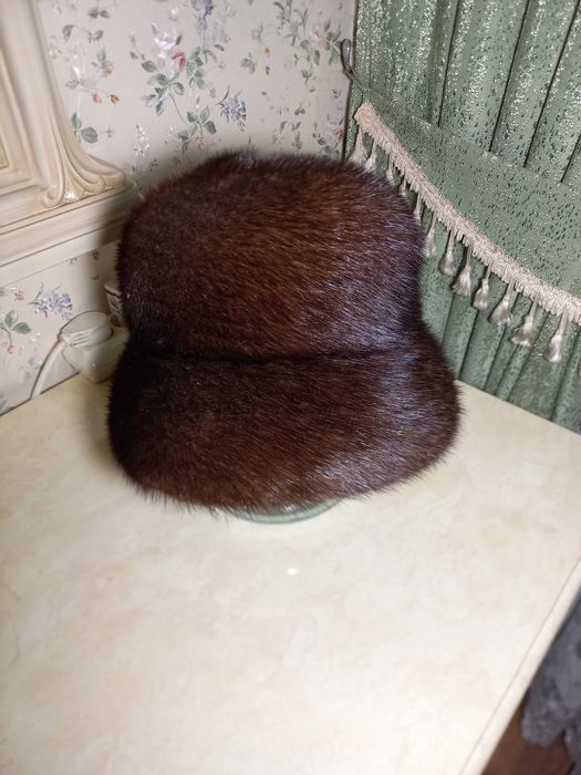 Женская норковая шапка.
