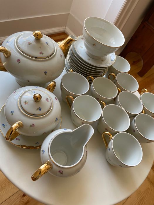 Conjunto de Loiça de Porcelana Francesa de Alta Qualidade.
