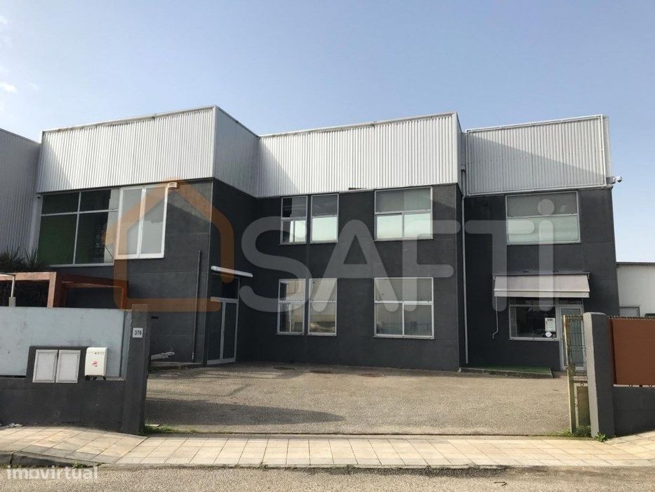 Pavilhão industrial 2 pisos
