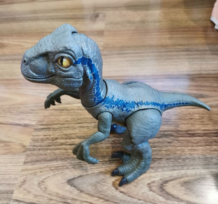 Динозавр Jurassic World Дитинча Блю